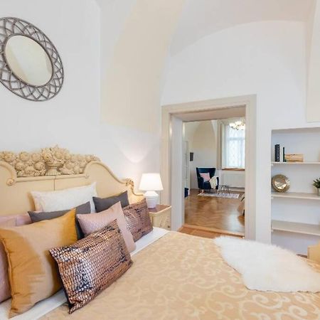 Rose Apartments / Romantic & Cozy / City Center Prága Kültér fotó
