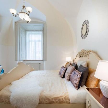 Rose Apartments / Romantic & Cozy / City Center Prága Kültér fotó