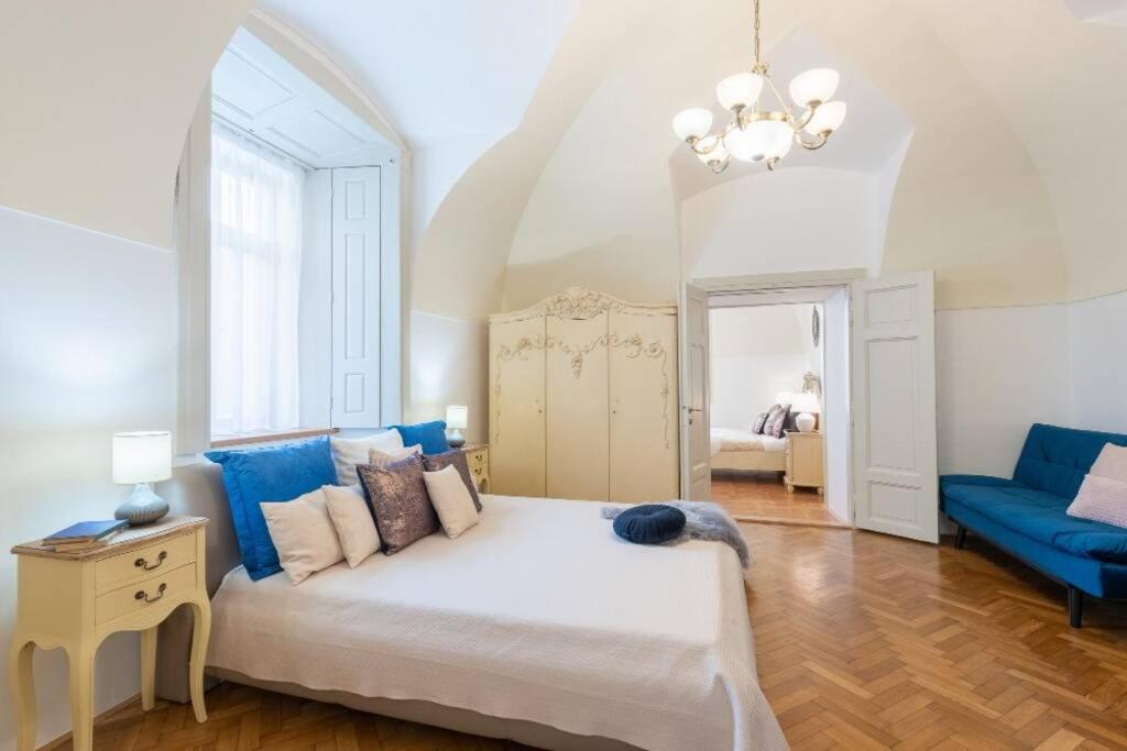 Rose Apartments / Romantic & Cozy / City Center Prága Kültér fotó