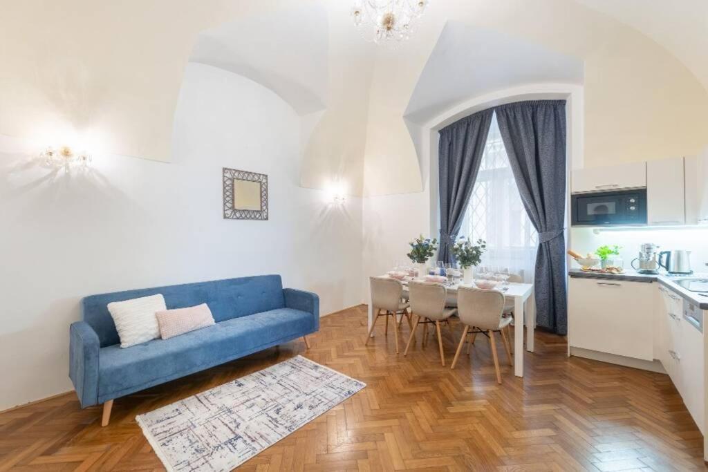 Rose Apartments / Romantic & Cozy / City Center Prága Kültér fotó