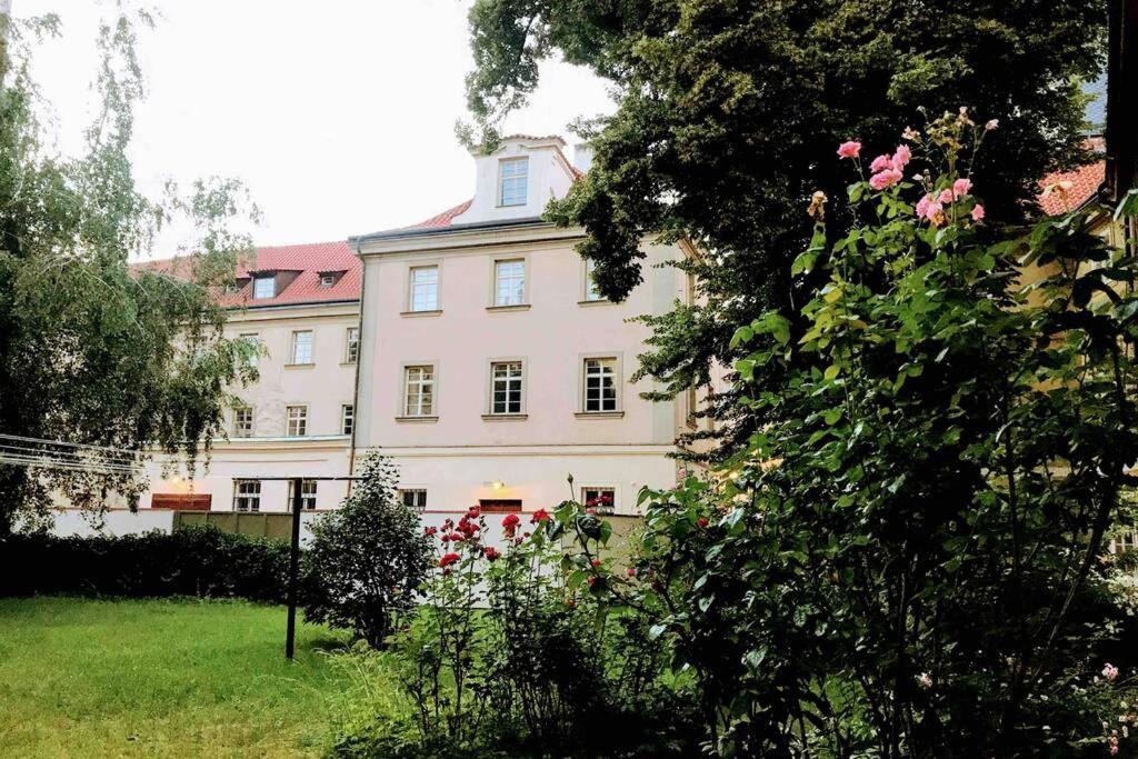 Rose Apartments / Romantic & Cozy / City Center Prága Kültér fotó