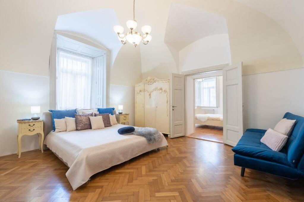 Rose Apartments / Romantic & Cozy / City Center Prága Kültér fotó