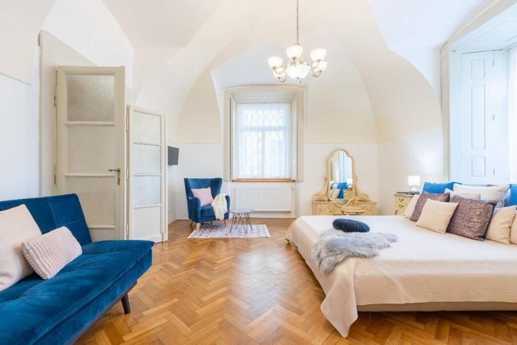 Rose Apartments / Romantic & Cozy / City Center Prága Kültér fotó