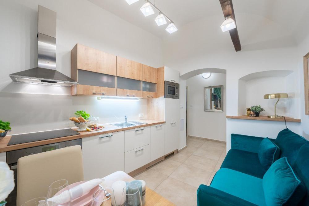 Rose Apartments / Romantic & Cozy / City Center Prága Kültér fotó