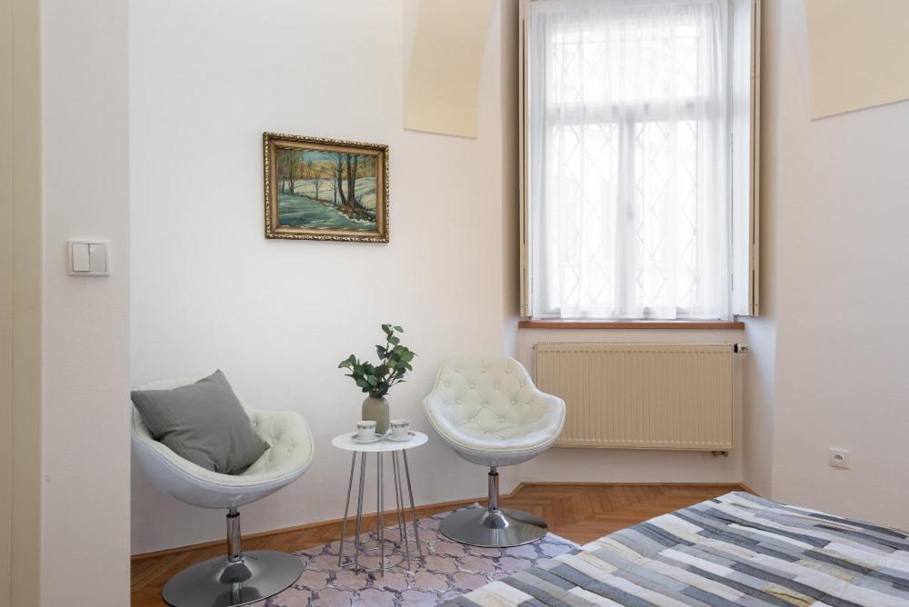 Rose Apartments / Romantic & Cozy / City Center Prága Kültér fotó