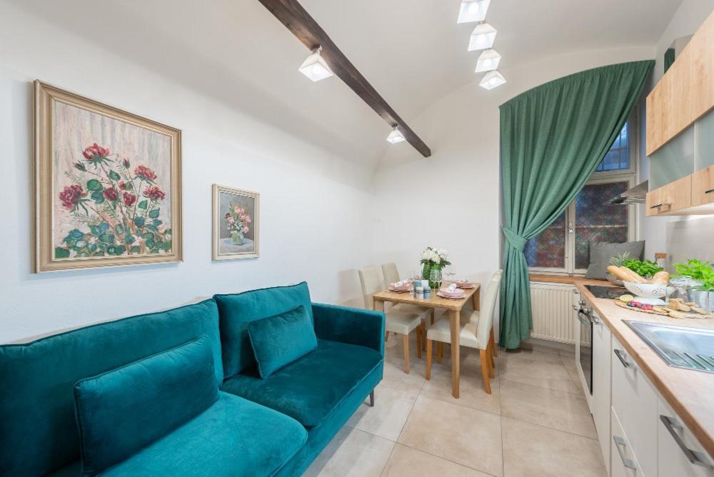 Rose Apartments / Romantic & Cozy / City Center Prága Kültér fotó