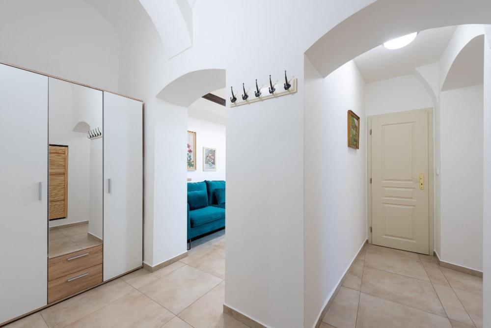 Rose Apartments / Romantic & Cozy / City Center Prága Kültér fotó